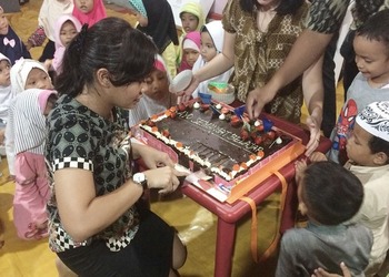 NOW! JAKARTA’S ‘Cakes For Charity’ Programme Sends a Joy to Communities