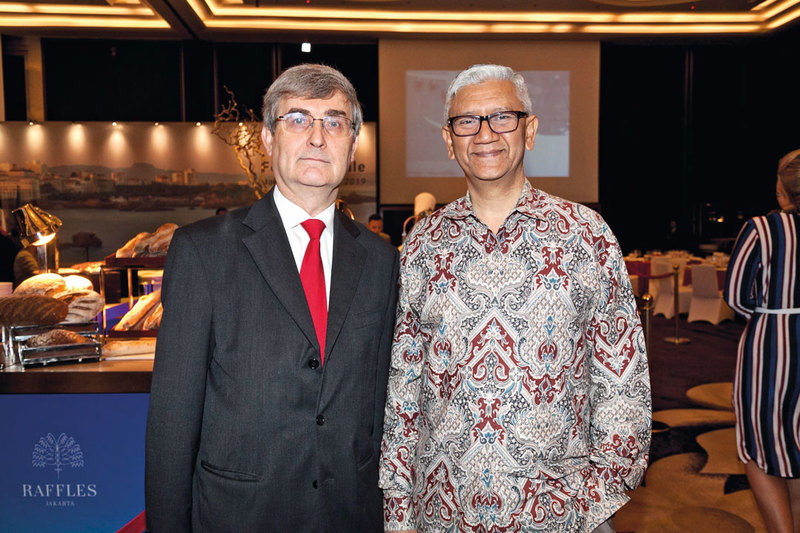 Carlos Monterde, Geoffrey J.C. Dean