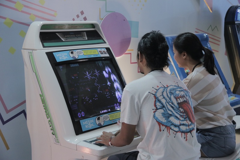 Couple playing arcade games at Festival Mesin Waktu