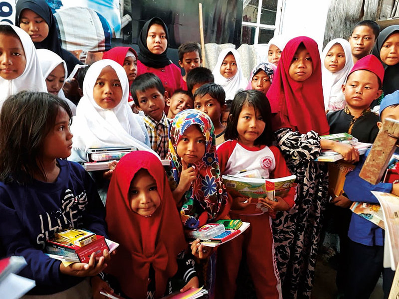 Picture of representative of Mary Jane Foundation and the underprivileged children.