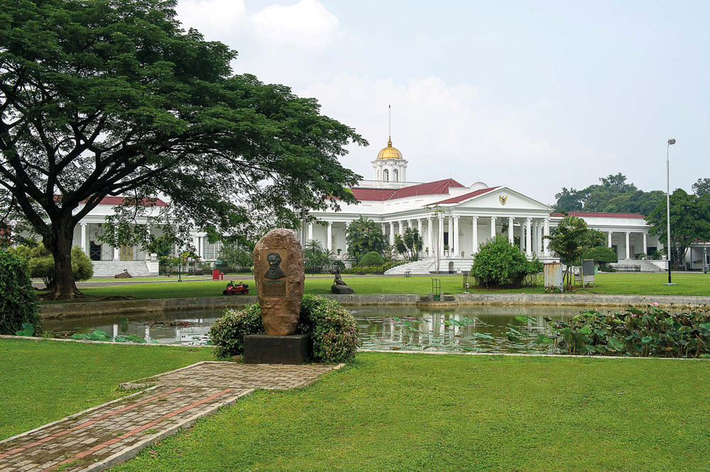 A photo of the Kebun Raya Bogor Botanical Gardens and the Palace in the background