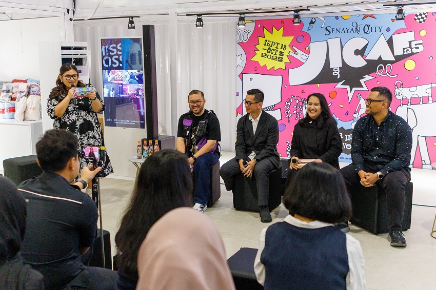 The Jakarta Illustration & Creative Arts Fair (JICAF) officially opened on Thursday, 18 September 2025, at The Space, Senayan City, marking its third edition under the New Heights theme. This year’s event - JICAF 2025 - runs until 5 October, featuring more than 100 artists from 25 countries. 