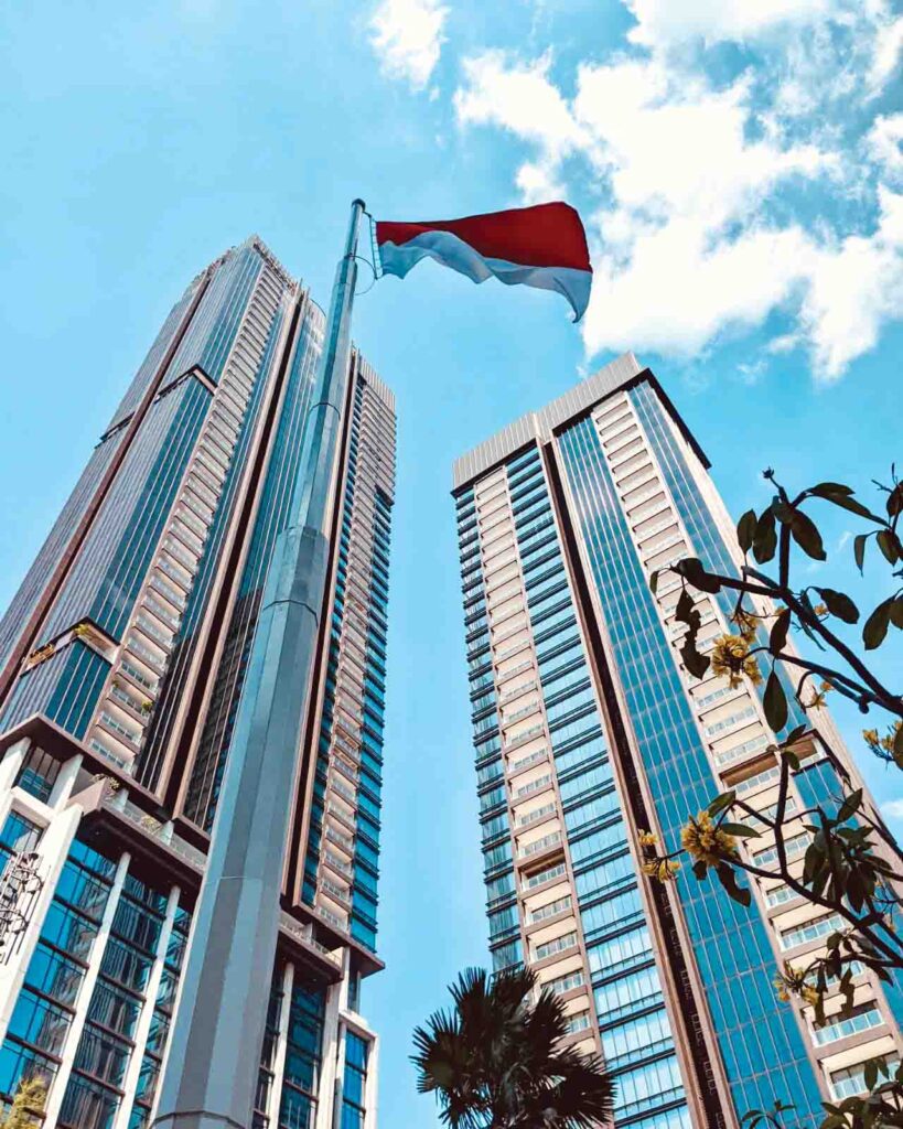 Mangkuluhur Residences by Lorin, tucked away in Jakarta's bustling Central Business District, offers the warmth of home along with all the conveniences one would expect from a metropolitan city. The residences also provide easy access to major highways, shopping destinations, and some of the city’s top medical facilities.