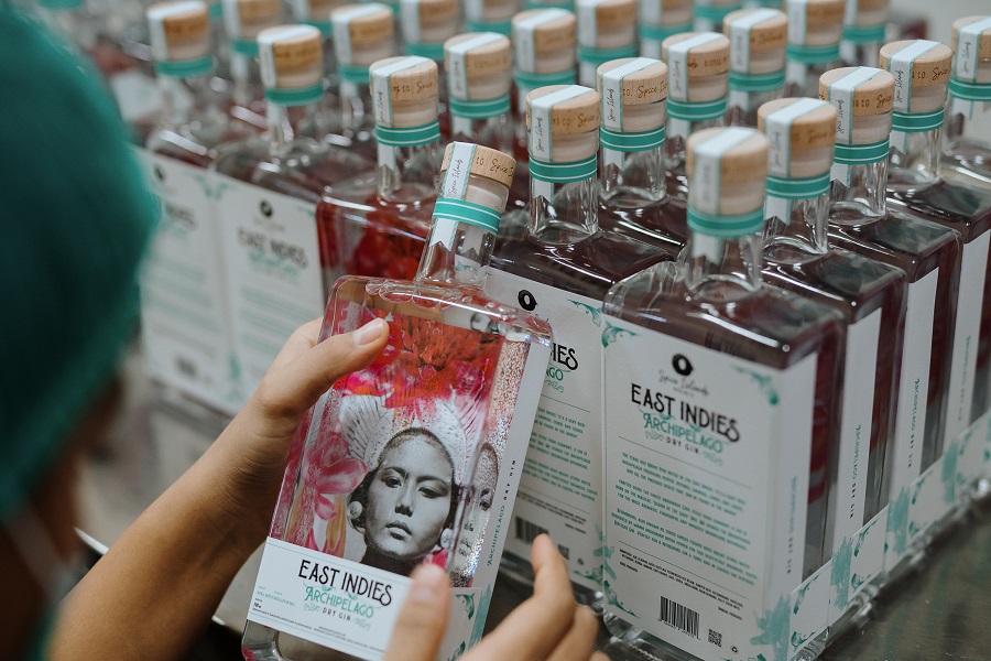 Discover how Spice Islands Distilling Co. is reshaping gin-making with sustainable practices, from recycling botanicals to supporting local farming—proving that great gin can be eco-friendly, too! 