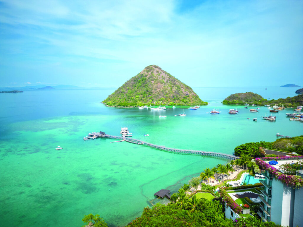 School holidays are approaching, and for families seeking a balanced getaway that combines comfort, adventure, and education, AYANA Komodo Waecicu Beach in Flores might be the ideal destination for a truly fulfilling experience. Located in the harbour town of Labuan Bajo, the resort offers easy access to the UNESCO World Heritage-listed Komodo National Park, providing everything needed for a memorable family break.