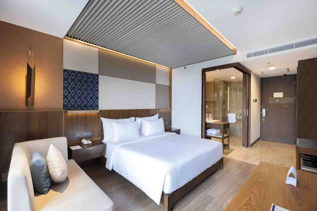 Nestled on the edge of Flores Sea, Meruorah Komodo Labuan Bajo redefines luxury travel in Eastern Indonesia. With its elegant accommodations, world-class MICE facilities, authentic culinary delights featuring local moringa, rejuvenating spa experiences, and various island adventures, it’s not just a place to stay, but a gateway to the island adventure. 