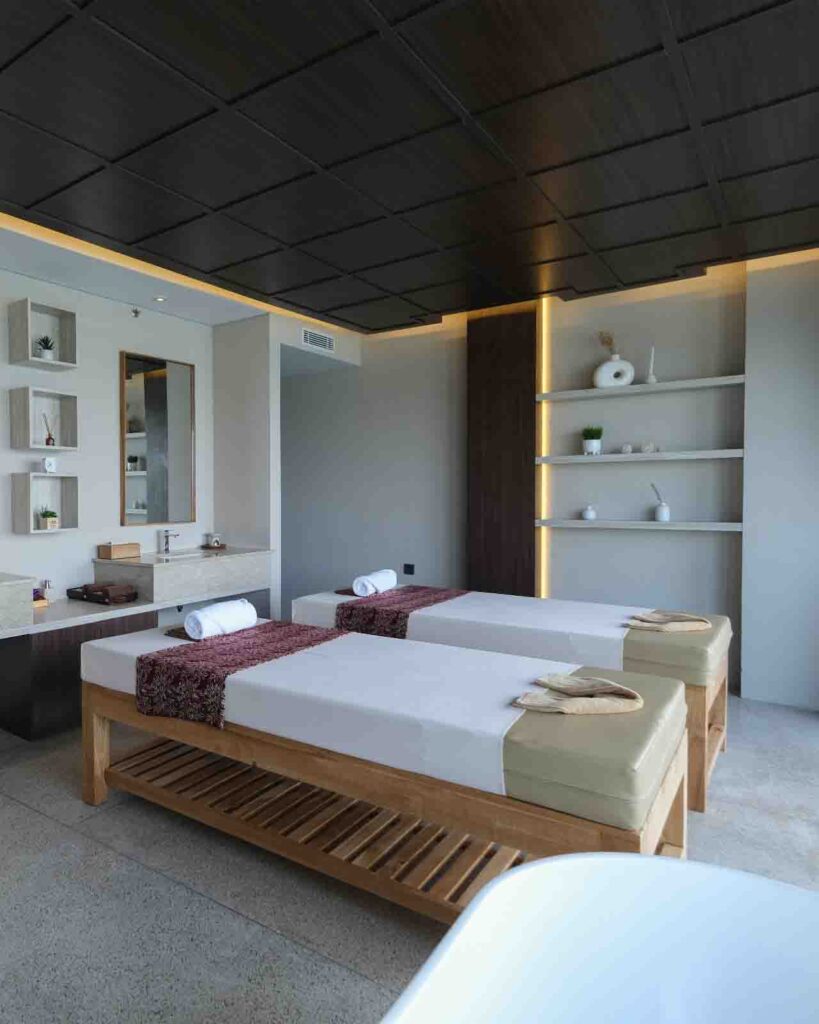 Nestled on the edge of Flores Sea, Meruorah Komodo Labuan Bajo redefines luxury travel in Eastern Indonesia. With its elegant accommodations, world-class MICE facilities, authentic culinary delights featuring local moringa, rejuvenating spa experiences, and various island adventures, it’s not just a place to stay, but a gateway to the island adventure. 