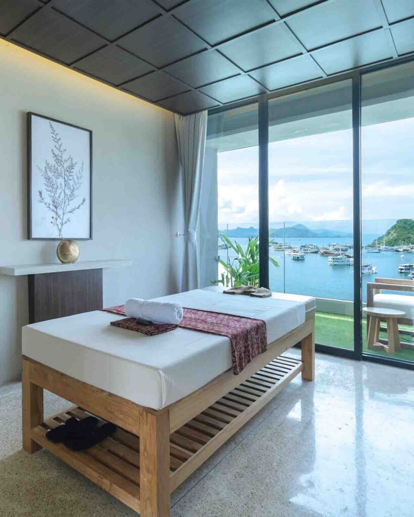 Nestled on the edge of Flores Sea, Meruorah Komodo Labuan Bajo redefines luxury travel in Eastern Indonesia. With its elegant accommodations, world-class MICE facilities, authentic culinary delights featuring local moringa, rejuvenating spa experiences, and various island adventures, it’s not just a place to stay, but a gateway to the island adventure. 