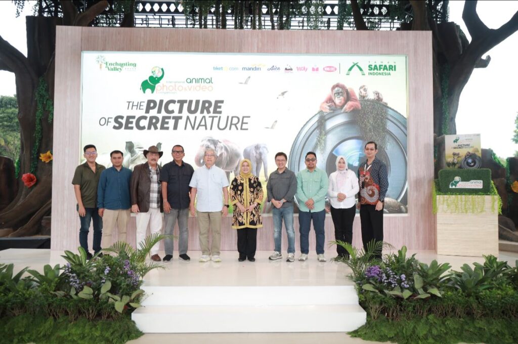 Taman Safari Indonesia (TSI) holds the 34th edition of International Animal Photo & Video Competition (IAPVC) under the theme “The Picture of Nature’s Secret”. 