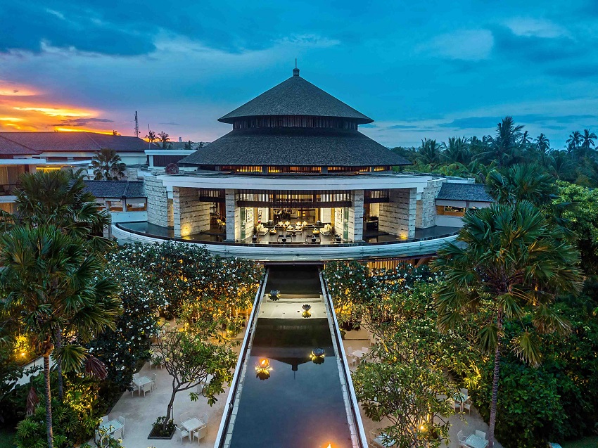 Situated on the pristine shores of Bali’s Nusa Dua, Sofitel Bali Nusa Dua Beach Resort has long been synonymous with opulence and sophistication, bringing an allure that blends the timeless beauty of Balinese heritage with a touch of French elegance. 