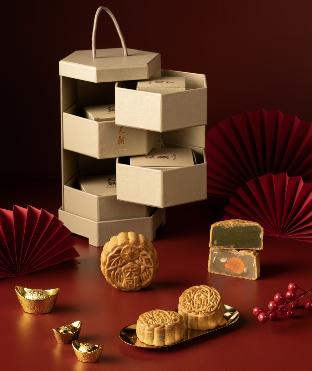 Gran Melia Jakarta presents its Mid-Autumn Signature Mooncake Collection, a luxurious celebration of tradition, flavor, and artistry - available exclusively at the hotel’s Cantonese restaurant, Tien Chao, guided by Executive Chef David Marteau and General Manager Jeronimo Molina.