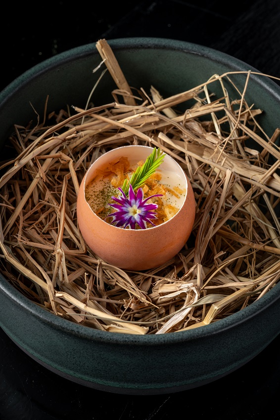 This collaboration is available for IDR 2,000,000++ each, offering Jakarta gourmands a rare chance to savor the artistry of one of Thailand’s illustrious kitchens in the private luxury of Lobo Restaurant & Bar.