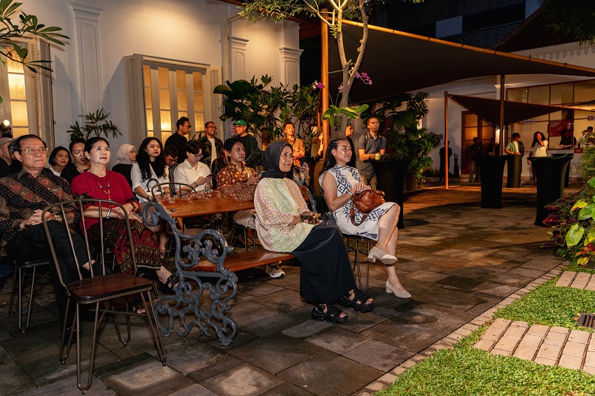 With this new vision, Cikini 82 now stands as a shared home — a living space that welcomes artistic expression, culinary experiences, community discussions, and cultural celebrations. More than just a building, Cikini 82 has been reborn as an open platform for various forms of expression and narrative.