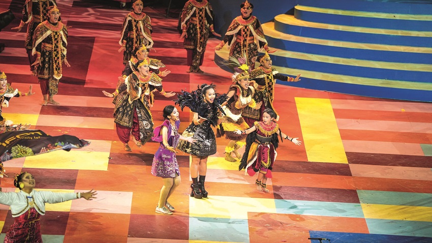Held in the Indonesia Arena in Senyana, Hikayat Nusantara drew in an audience of 28,000 people across three days, who were treated to a nearly 3-hour exhibition of fabulous dance, music and stage production featuring students from British School Jakarta.