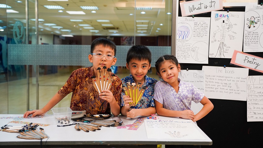 SPH Kemang Village confidently believes education flourishes through collaboration, and values parents as partners in this journey. As a Christian school, Christ is at the centre, empowering students to acquire knowledge as well as to apply it, therefore impacting their communities and the world. 