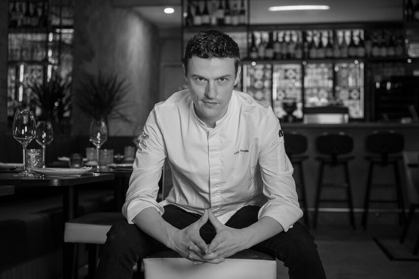 As the festival delights guests each day, the spotlight turns to two dining events led by Michelin-trained Chef Louis Pacquelin. A protégé of the legendary Alain Ducasse and a talent refined in Michelin-starred kitchens, he has forged a distinctive culinary voice that fuses French techniques with Asian influences. His signature is the Croque Prata, a Singaporean street food spin on the Croque Monsieur.