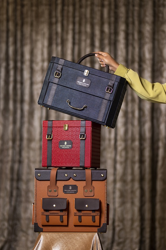 At The Ritz-Carlton Jakarta, Pacific Place, the holidays come alive through Santa’s Voyage: Festive Hampers Collection 2025, a celebration that invites guests to rediscover the joy of giving, inspired by the wonder of travel and the timeless beauty of Christmas. 