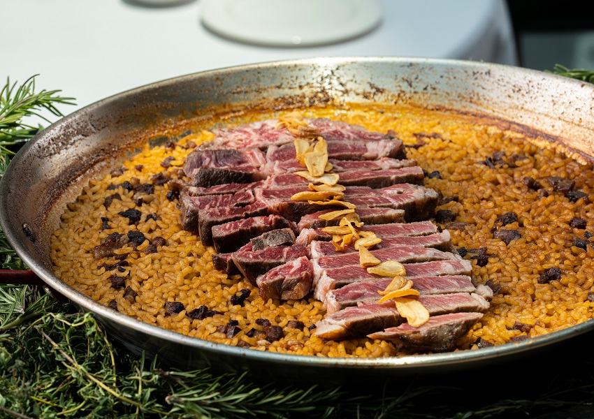 ERRE & Urrechu Jakarta brings an immersive dining experience that captures the warm generosity of Spanish dining with their Signature Paella Menu and A Taste of Spain Sunday Brunch.