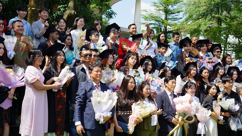 SWA has also consistently propelled graduates to the world’s most prestigious universities, including Harvard University, the University of Oxford, Seoul National University, National Tsing Hua University, and many others. Powered by BEST Pathways, students have also achieved astounding success in global competitions, most notably winning 1st place in the Future Innovator Junior category at the 2024 World Robot Olympiad in Izmir, Turkey. 