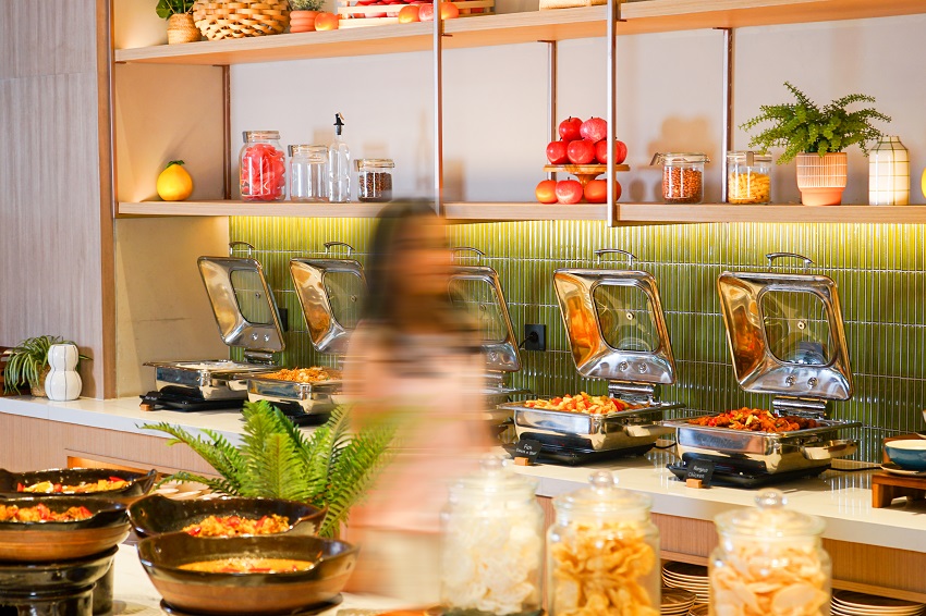 Sitro All Day Dining, the main restaurant at ARTOTEL Living World Kota Wisata - Cibubur, has officially launched its latest Sunday Brunch promotion, a weekend lunch experience with an all-you-can-eat buffet concept designed for the whole family. 