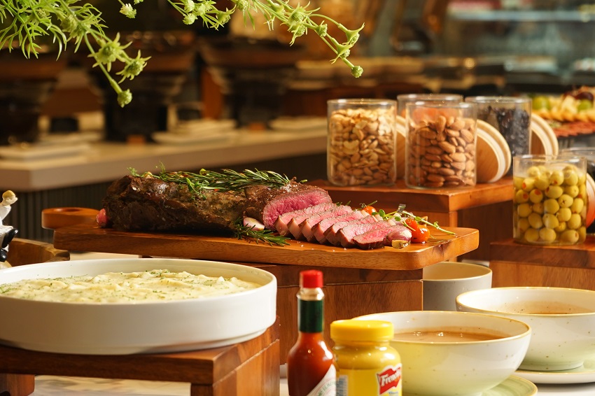 Sitro All Day Dining, the main restaurant at ARTOTEL Living World Kota Wisata - Cibubur, has officially launched its latest Sunday Brunch promotion, a weekend lunch experience with an all-you-can-eat buffet concept designed for the whole family. 