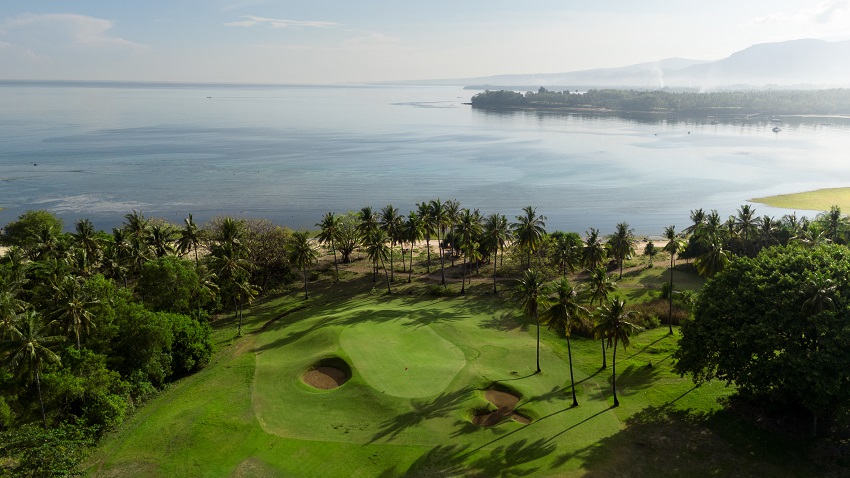 On the northwest shores of Bali’s more rugged neighbour of Lombok, Singgasana Hotels & Resorts unveils their newest destination, merging island-style hospitality and championship-level golf into one enviable experience: Sira Beach Golf & Country Club - HOUSE Sira Lombok.