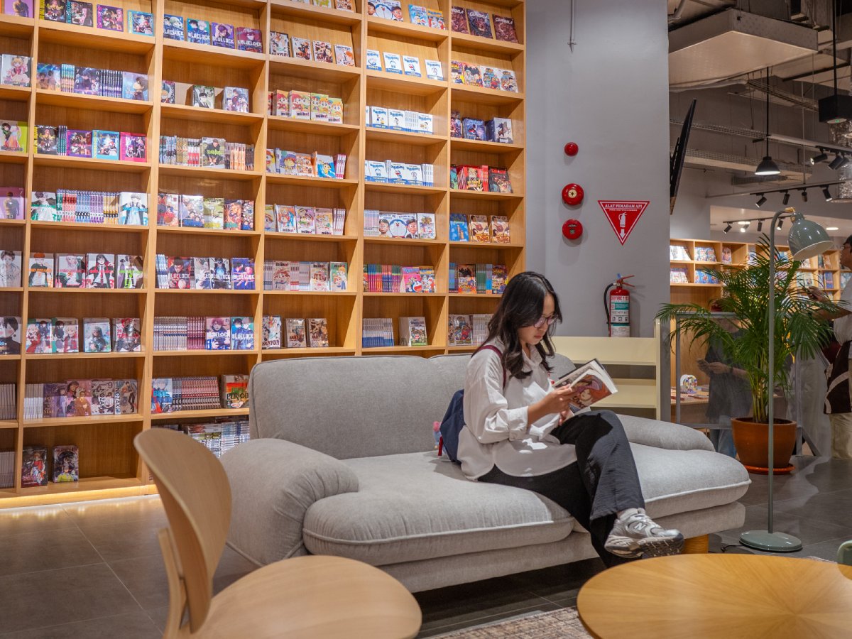 Comfortable reading spaces are part of the browsing experience at Jalma