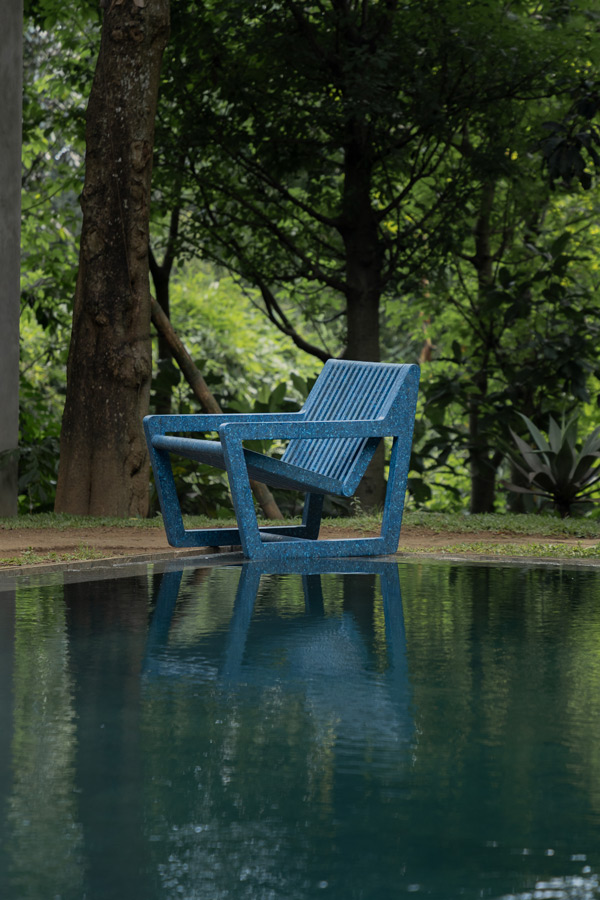 Chair Pool Sungai Design